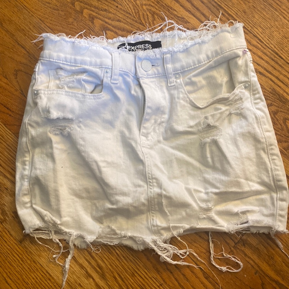 short denim white skirt